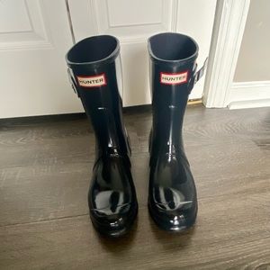 Hunter Short Gloss Rain Boots - navy blue